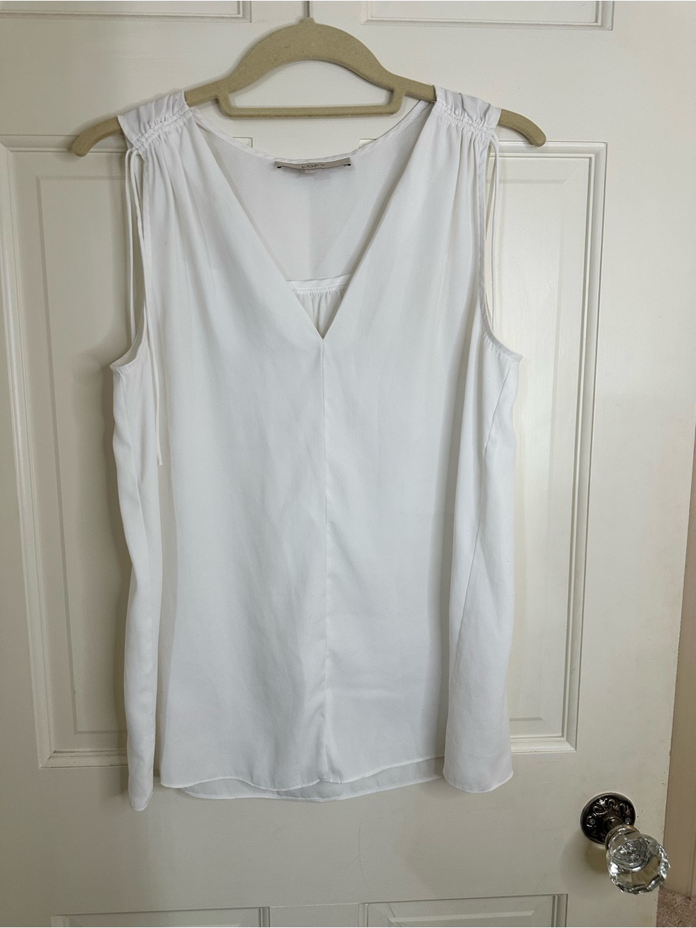 LOFT White V-Neck Sleeveless Camisole size small